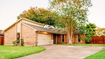 6043 Bear Track Ln, Pasadena, TX 77505